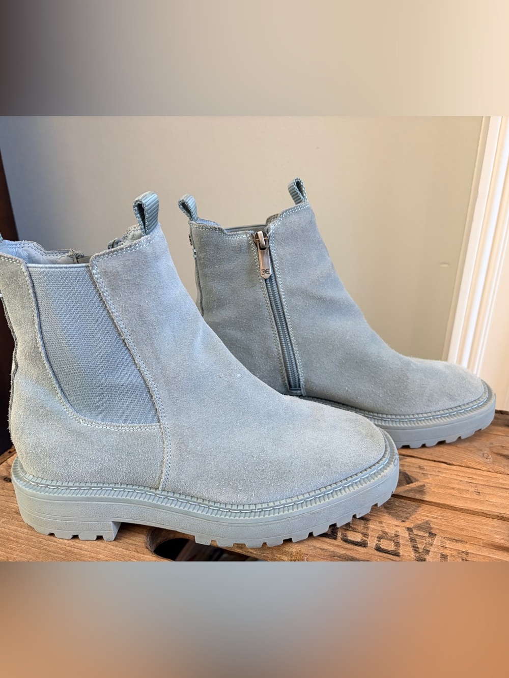 Sam Edelman Suede Chelsea Lug Sole Ankle Boots Size 3 Blue Gray